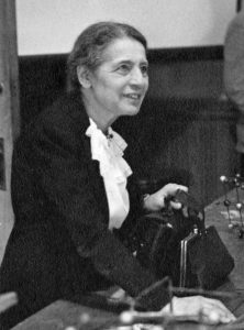 Lise Meitner à la Washington University en 1946 (domaine public).
