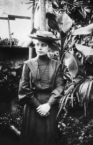 Lise Meitner circa 1906 à Vienne (domaine public).